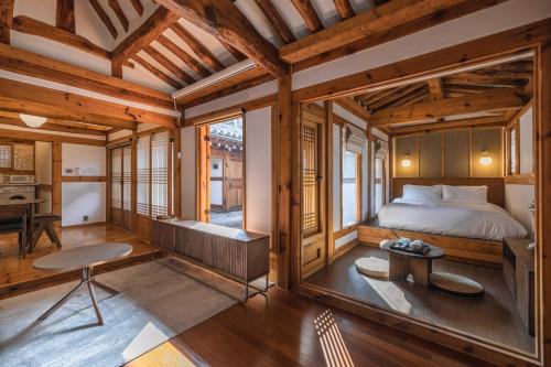 a bedroom with a bed and a desk in a room at Luxury hanok with private bathtub - Yoojundang in Seoul