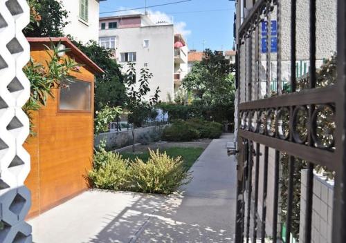 Apartment Lina near beach&Old town