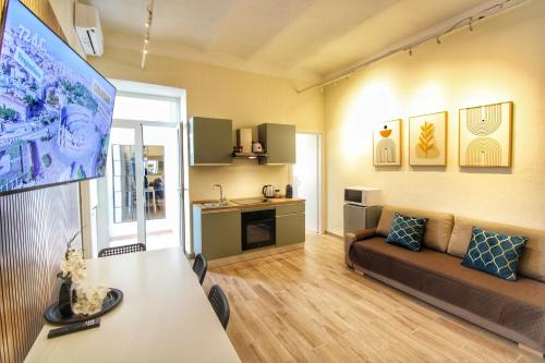 Lovely 2 Bedroom apartment by YourHost