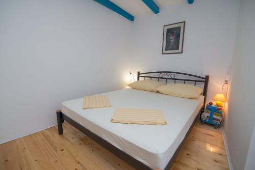 Krevet ili kreveti u jedinici u objektu Ferienhaus mit Privatpool für 4 Personen ca 70 qm in Veli Lošinj, Kvarner Bucht Losinj