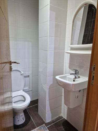 Salle de bains dans l'établissement Tom II Expresse Médical