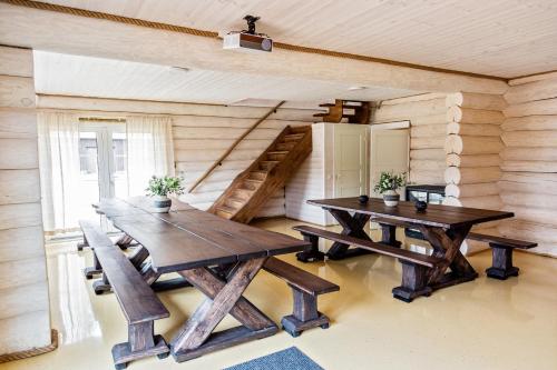 a dining room with a wooden table and benches at Mätta puhketalu in Tori