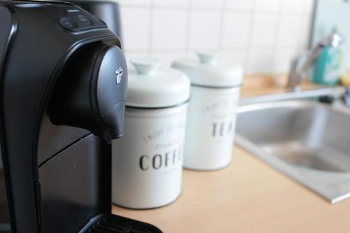 a coffee maker sitting on a counter next to two cups at Blaues Paradies in Bad Rodach