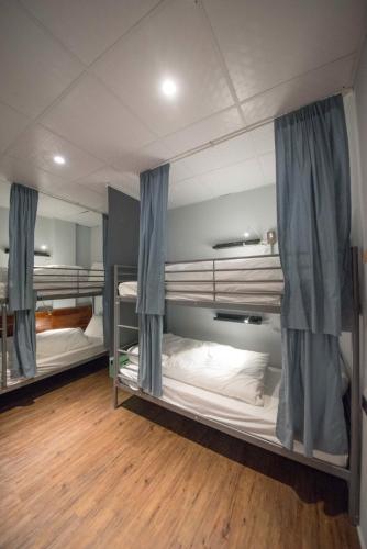 Deer Traveler Hostelにあるベッド