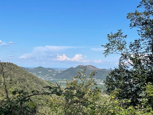 a view of a valley with mountains in the distance at La Collina del Poeta in Arqua Petrarca