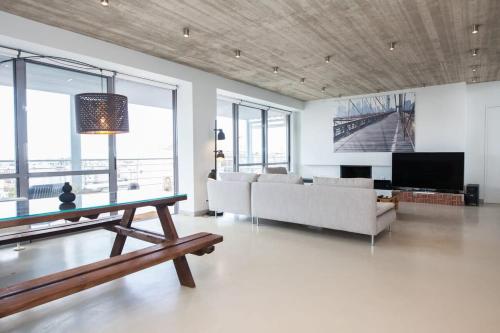Visual Reference: Penthouse With 360 View Of Athens And Private Gym Athens