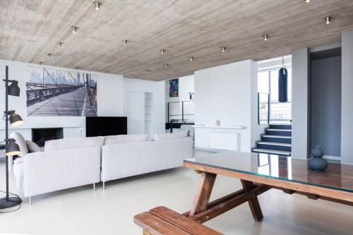 Photo inspiration: Curated Private Penthouse Hotel Room With Secure Gym Gallery View