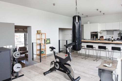 Curated visual reference: Picture Idea: Penthouse With 360 View Of Athens And Private Gym Athens