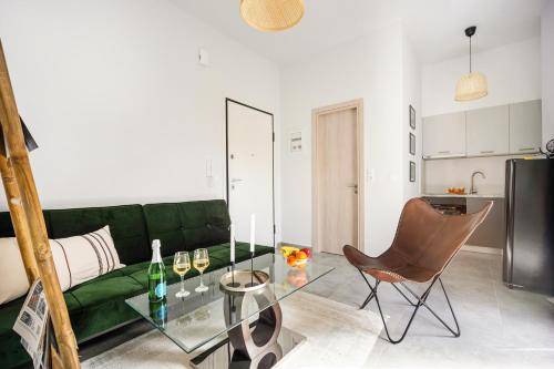 New suite near the metro for budget price!