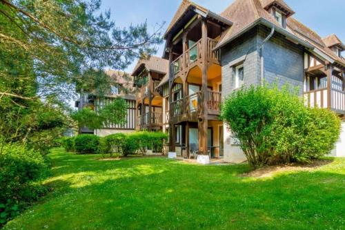 Taman di luar Appartement le Swing de Bacchus