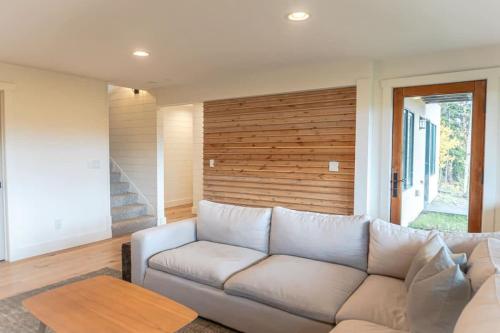 Posezení v ubytování Secluded Custom 5 BR with Panoramic Mountain Views