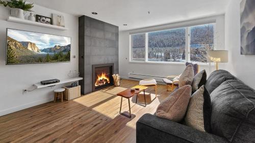 a living room with a couch and a fireplace at Lakeside 1BR 4-Min to Keystone Ski Resort in Keystone
