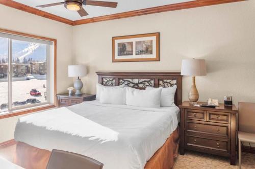 Katil atau katil-katil dalam bilik di Hotel-Like 2BR Near Ski Lift and Free Shuttle Line