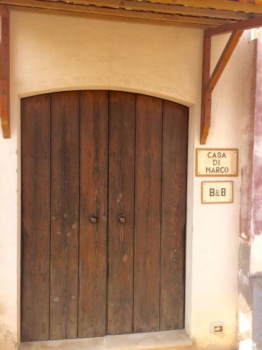 a wooden door on the side of a building at Casa di Marco in Galatina