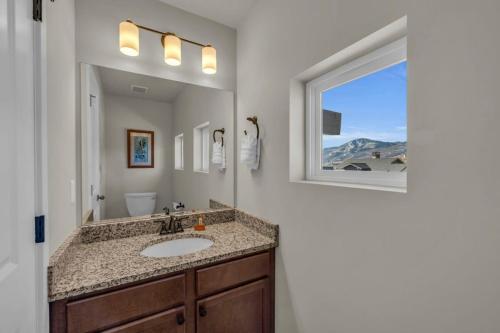 Ванна кімната в Modern 3BD with Views of Reservoir