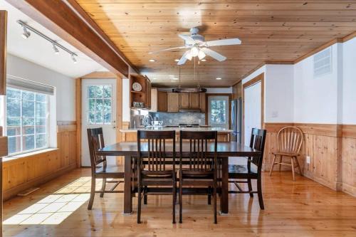 Φωτογραφία από το άλμπουμ του Rustic 3BD Greenwood Hideaway σε Kings Beach