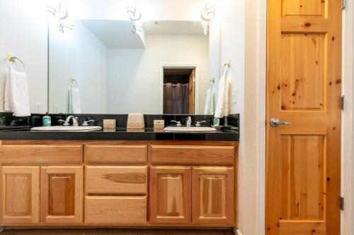 a bathroom with two sinks and a large mirror at 2BDR Three Minutes to Olympic Valley in Tahoe City