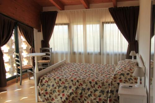 Ένα ή περισσότερα κρεβάτια σε δωμάτιο στο La Palazzina di Ciagnano