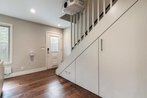 タホシティにあるLuxurious 2BD Smart Home Near Beachのギャラリーの写真