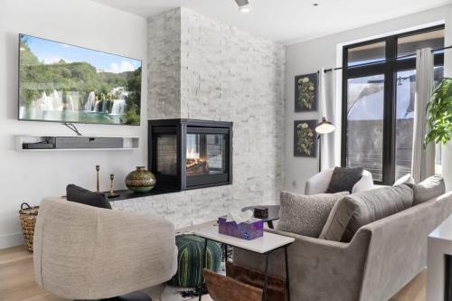 a living room with a couch and a fireplace at 2BDR New Build Minutes to Dillon Reservoir in Silverthorne