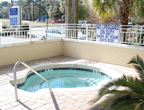 The swimming pool at or close to Harbourgate Marina Club