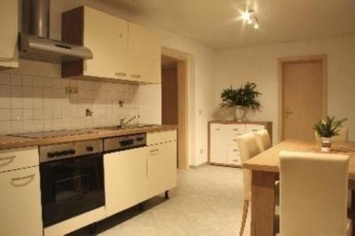 Dapur atau dapur kecil di Ferienwohnung für 4 Personen ca 55 qm in Sayda, Sachsen Osterzgebirge - a87258