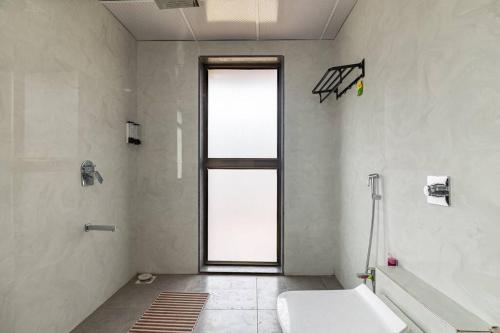Un baño de Vallys,in --Valley View with Infinity Pool