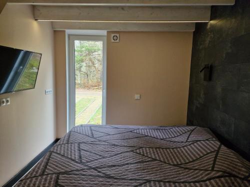 Postel nebo postele na pokoji v ubytování Liedaga namiņš