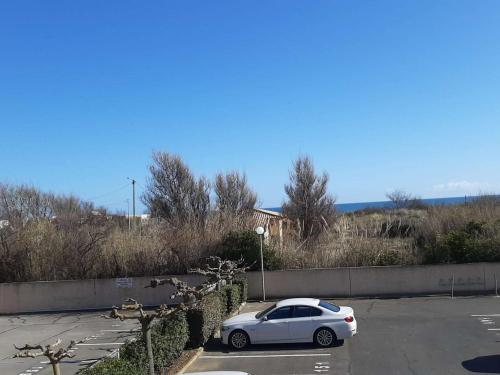 Appartement rénové 4 pers avec loggia et parking, à 50m de la plage! - FR-1-326-757