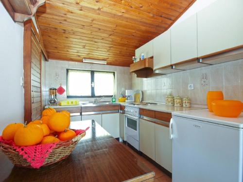 Kuchyňa alebo kuchynka v ubytovaní Ferienwohnung für 4 Personen ca 64 qm in Premantura, Istrien Istrische Riviera