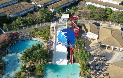 an aerial view of a water park at a resort at Lacqua Diroma Flat - Oficial in Caldas Novas