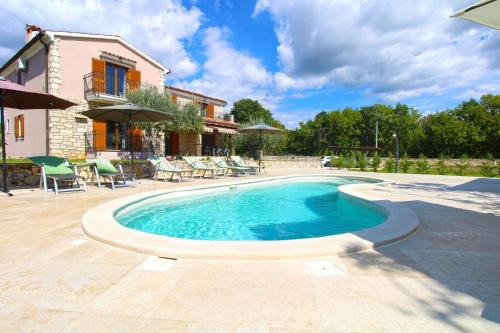 Ferienhaus mit Privatpool für 8 Personen ca 250 qm in Radetici, Istrien Binnenland von Istrien