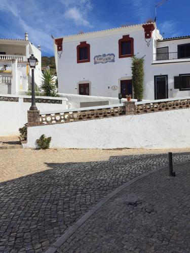 a white building with a street light in front of it at Casa d´Alte in Alte