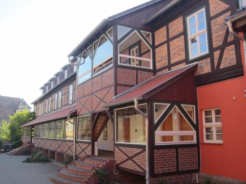 a large building with a lot of windows at Hotel zum Brauhaus in Quedlinburg