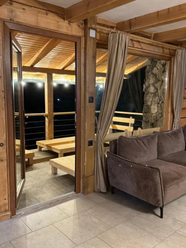 Ruang duduk di Cabana BellaMonte