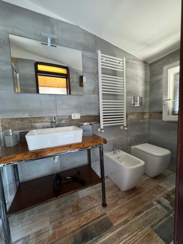 a bathroom with a sink and a toilet at Come a Casa in Paestum