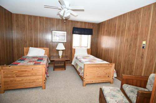 Gallery image of Brigadoon - Pet Friendly, Wifi, Pool Access, King Bed, Hiking, Wood Stove, Family Friendly, Deck in Berkeley Springs