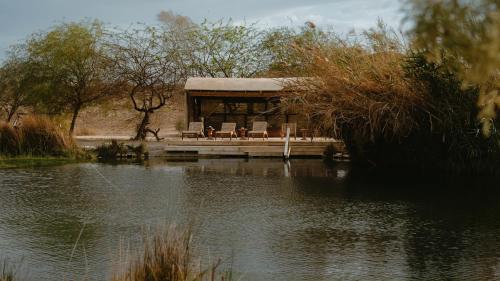 a house on a dock on a body of water at Moa Living in Ẕofar