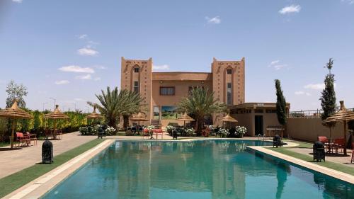 a large swimming pool in front of a building at Hotel Oasis Palace in Er Rachidia