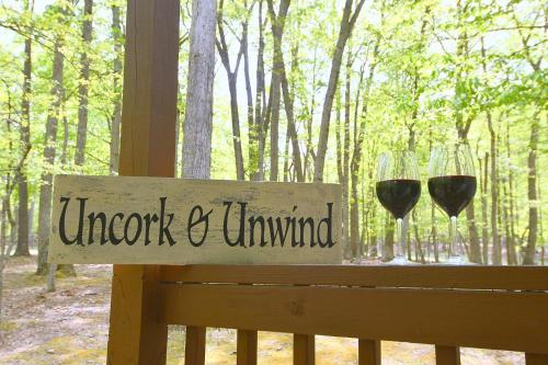 Certifikát, hodnocení, plakát nebo jiný dokument vystavený v ubytování Namba Cabin -- Pet Friendly, River Access, Grill, Wifi, Deck, Screen Porch, Family Friendly