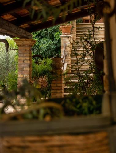a garden with a brick building and a staircase at Agriturismo Col Morino in Pineto