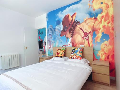 a bedroom with a bed with a painting on the wall at ONE PIECE Apartamento con patio in Alcobendas