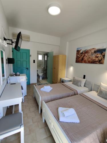 Postel nebo postele na pokoji v ubytování Dimitris Villa Hotel