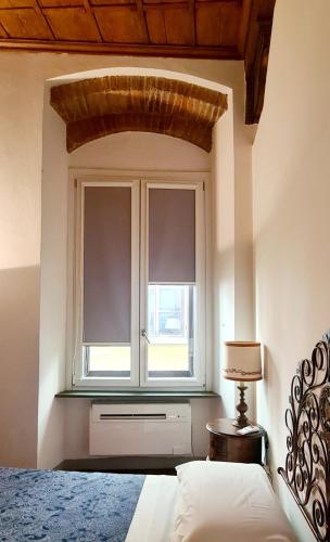 Aurora Suite, in the heart of the historic centre, very short walk to all sites, AC bedrooom with in-room BTH, 2nd floor