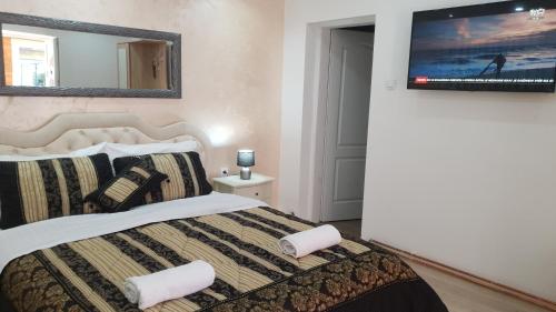 A bed or beds in a room at Wellness Villa Mantra Bačka Topola