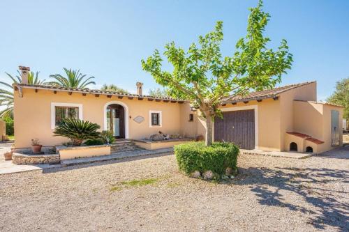 a house with a tree in front of it at Haus mit Pool auf Mallorca in Manacor