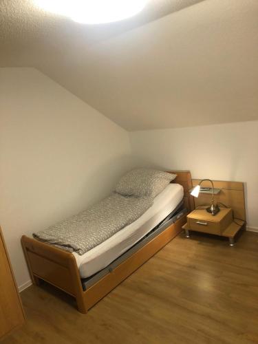 a small bedroom with a bed and a lamp at 4 Zimmer-Komfortwohnung mit viel Platz in Haltern in Haltern