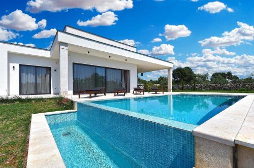 Ferienhaus mit Privatpool für 7 Personen ca 125 qm in Stokovci, Istrien Binnenland von Istrien