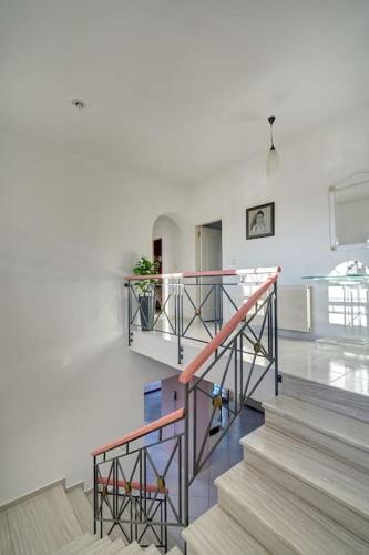 Gambar di galeri bagi Chrysanthi Luxury Villa In Salakos, with Pool & Jacuzzi, Near Beach di Sálakos