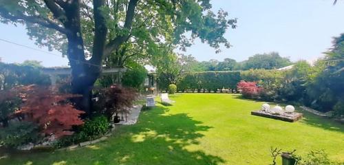 Jardín al aire libre en Villa Sabry